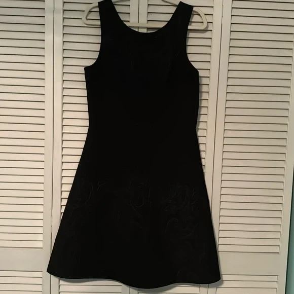 Vera Wang Size 12 black Cocktail Dress with Embellished detailed print in Fabric - Picture 1 of 13